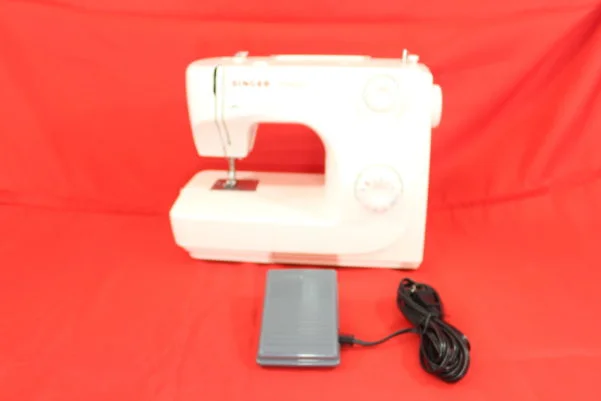 Singer 8280 Factory Repackaged - Includes FREE 30 Minute 1-on-1 New Owner Class and 90 day warranty