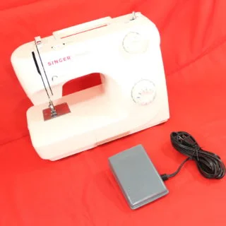 Singer 8280 Factory Repackaged - Includes FREE 30 Minute 1-on-1 New Owner Class and 90 day warranty
