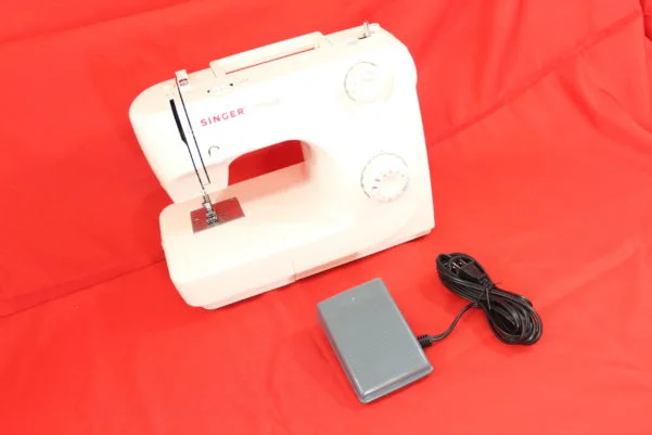 Singer 8280 Factory Repackaged - Includes FREE 30 Minute 1-on-1 New Owner Class and 90 day warranty