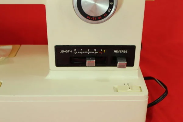 Reconditioned Singer 6233 Sewing Machine
