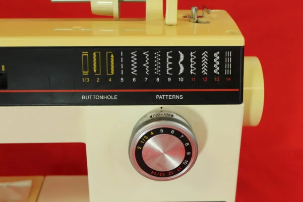 Reconditioned Singer 6233 Sewing Machine